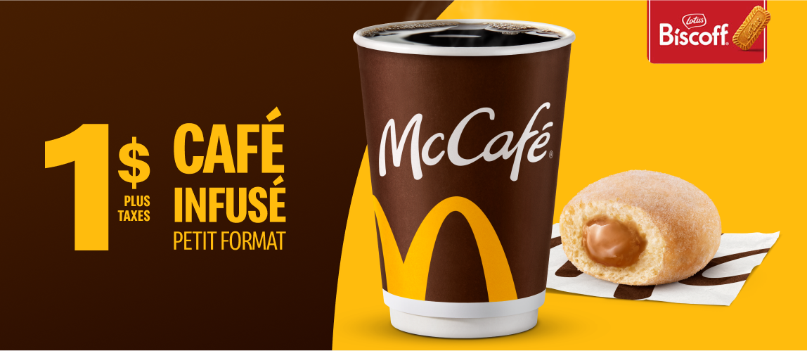 Un café dans un verre sur lequel il est écrit « McCafé® », une bouchée McPops placée à droite et le logo Lotus Biscoff dans le coin supérieur droit.