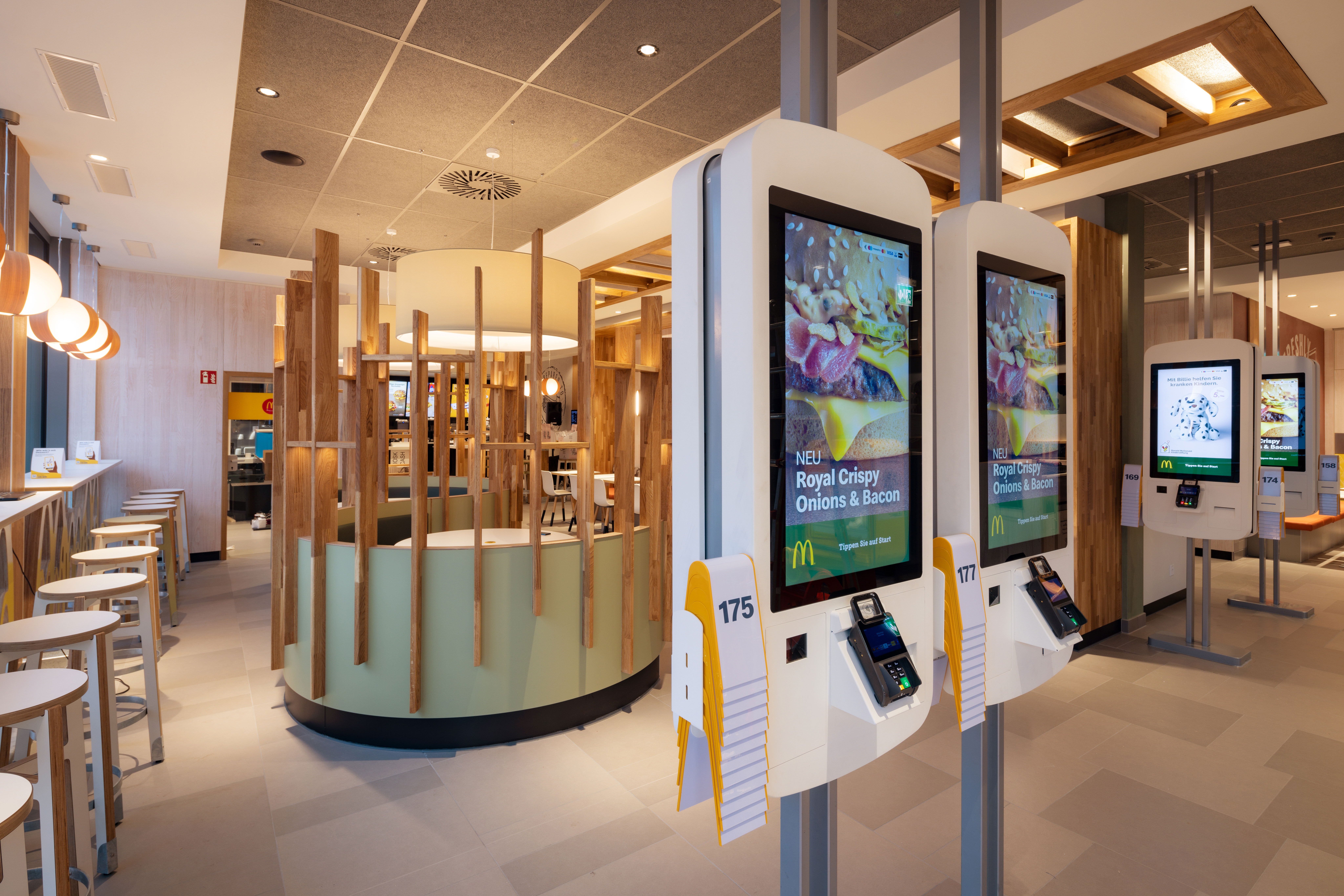 Der neue McDonalds der Familie Goedl in Vaduz in der neuen Ueberbauung der Familie Alexander Ospelt, aufgenommen am Mittwoch, 7. Dezember 2022, einen Tag vor der offiziellen Eroeffnung. Foto & Copyright: Eddy Risch.