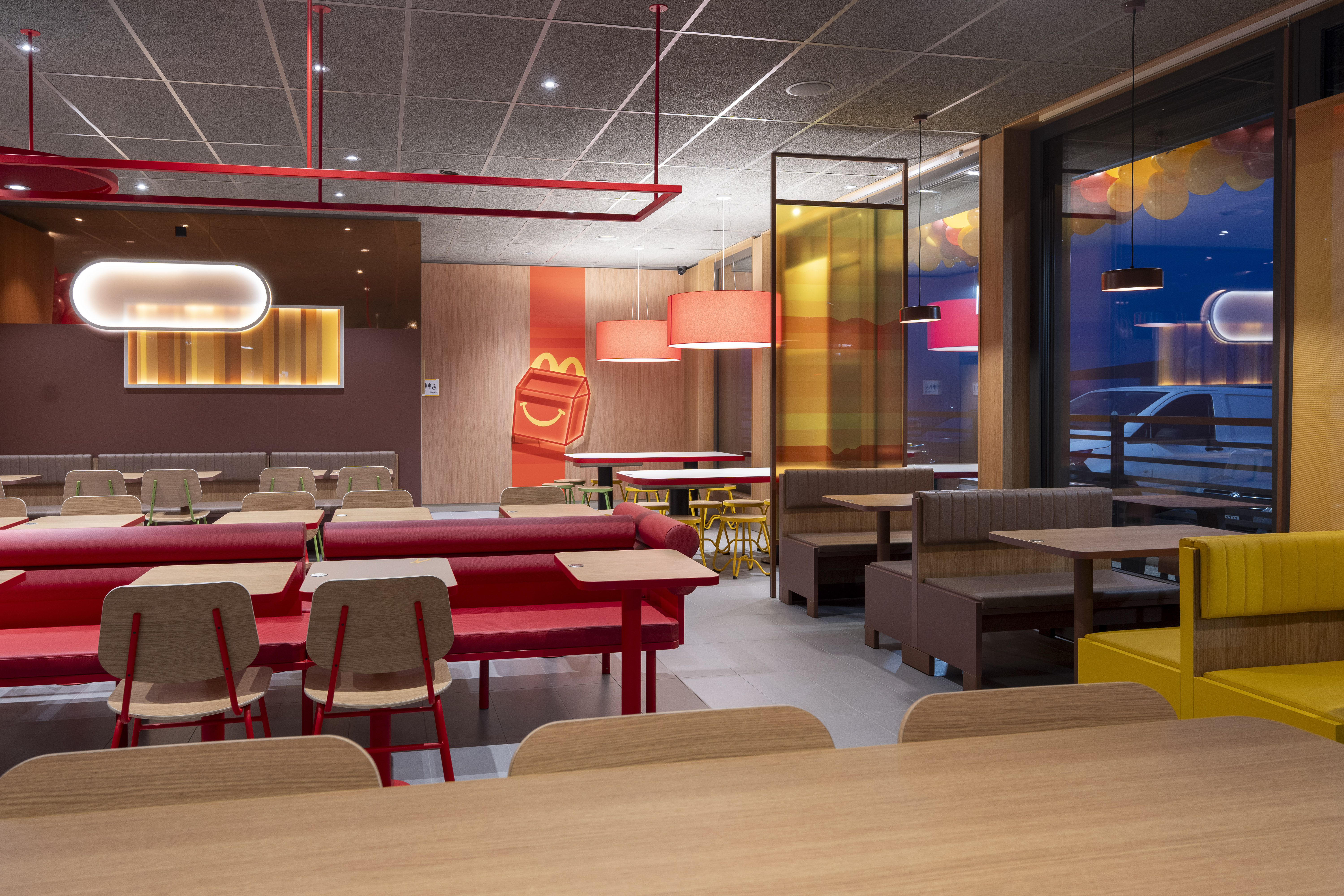 18.12.2025, SCHAFFHAUSEN: Neueroeffnung Mc Donald`s Restaurant am Herbringen Markt in Schaffhausen © Urs Bucher/ ubupix