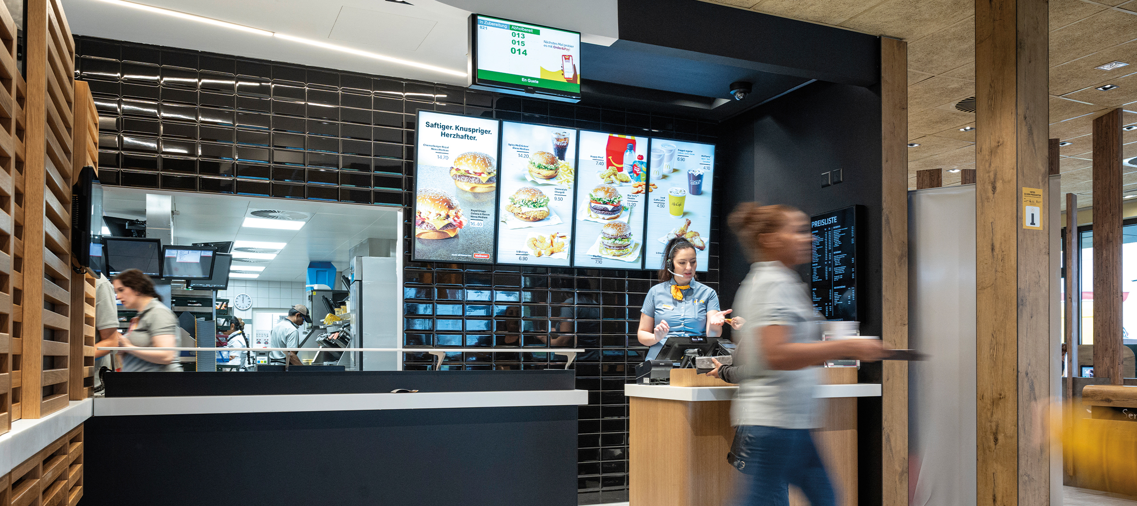 McDonalds Restaurant Schlieren Service a table