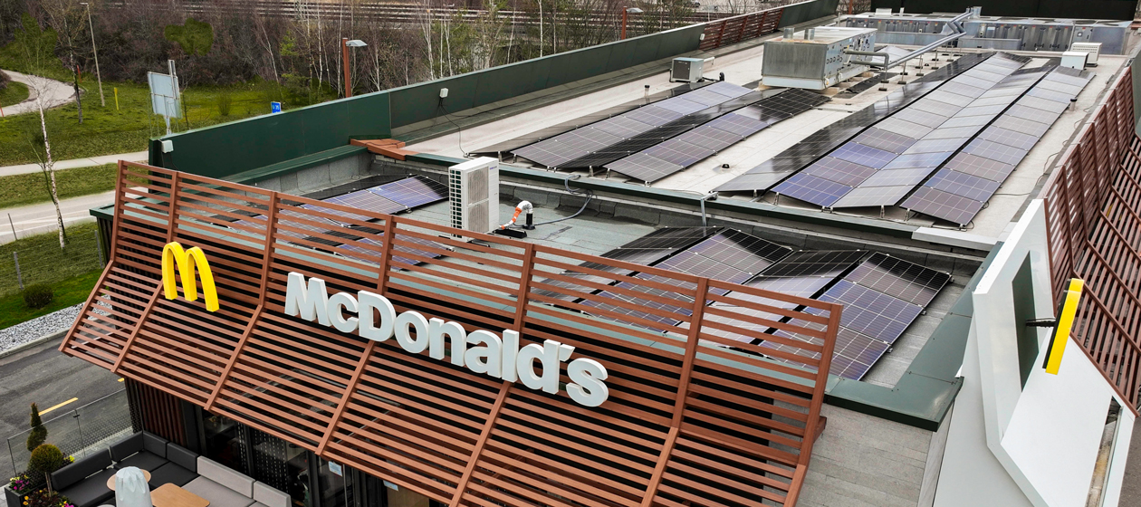 Bild einer Photovoltaikanlage auf einem McDonald's-Restaurant