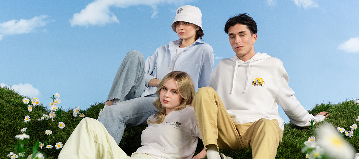 Keyvisual: Abbildung Influencer mit Fashion Collection