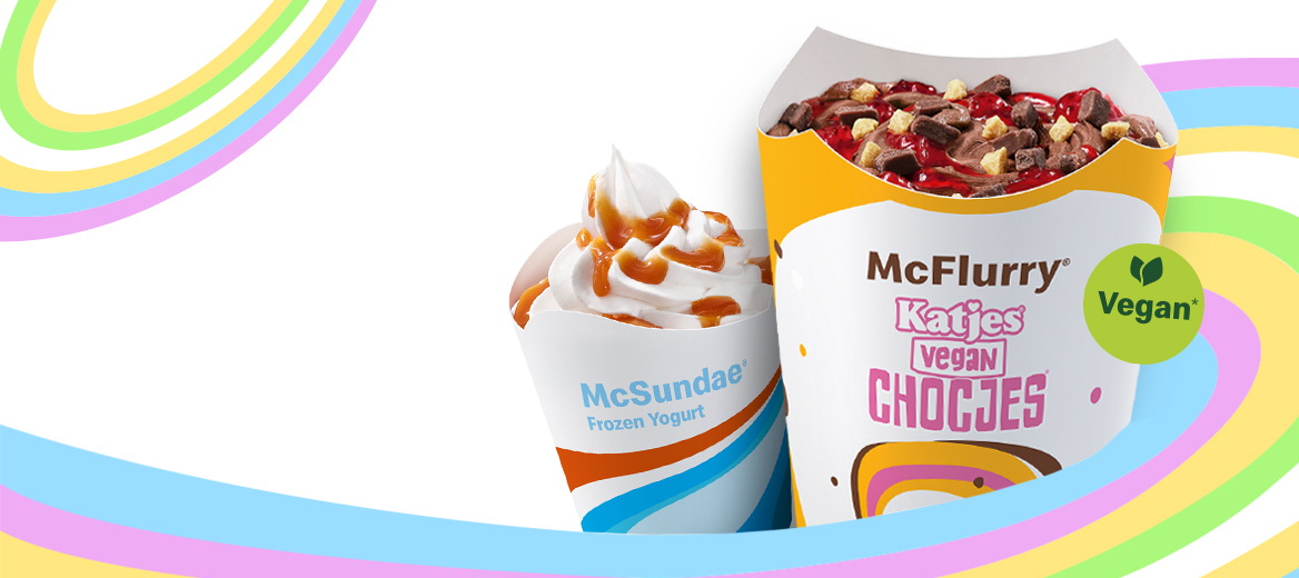 McSundae® Frozen Yogurt mit Karamell-Sauce und McFlurry® Schoko Vegan Katjes® CHOCJES® Caramel mit veganer Erdbeer-Sauce.