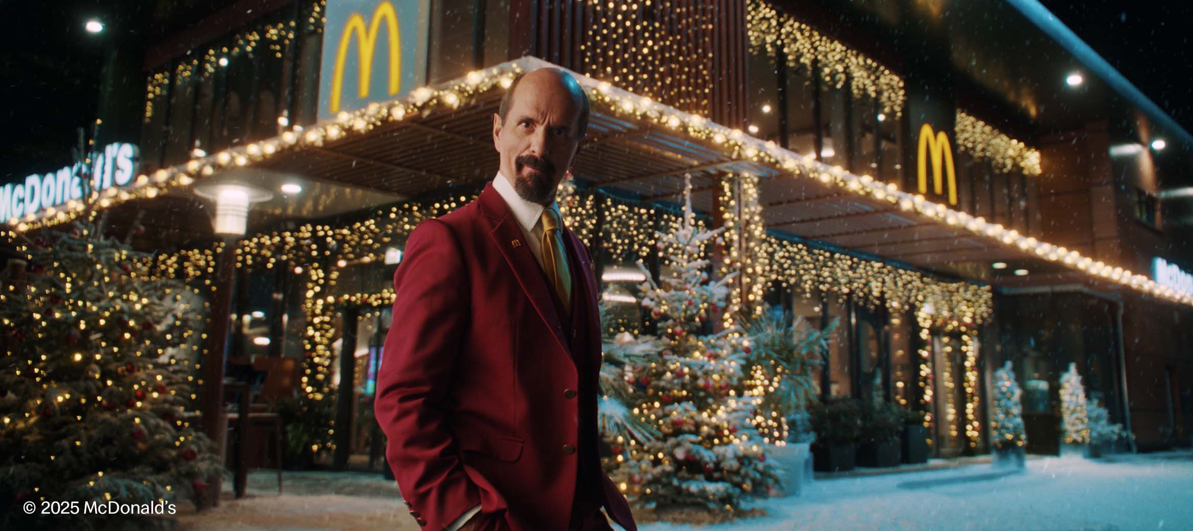 Bild von Stromberg vor einem McDonald’s Restaurant bei weihnachtlicher Winteratmosphäre