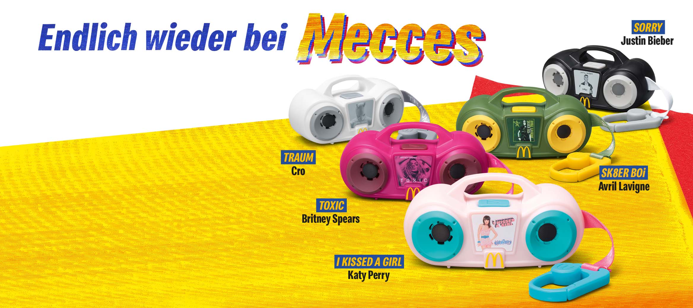 Endlich wieder bei Mecces: Fünf farbenfrohe tragbare Mini-Radios im 2000er-Retro-Design auf gelbem Grund.