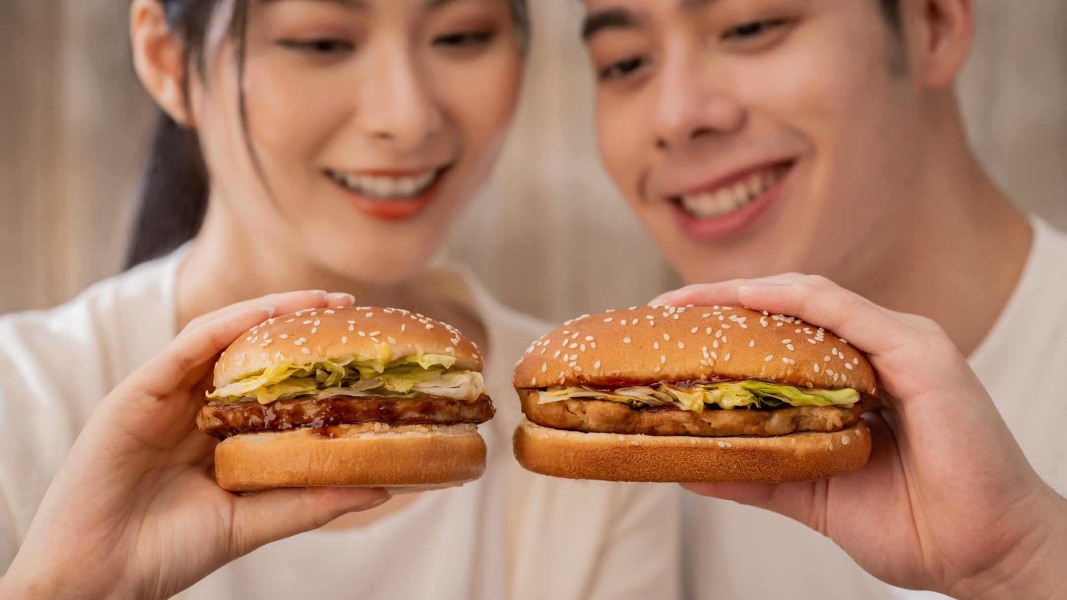 神級漢堡再現！「板烤鷄腿堡」、「照燒豬肉堡」3/27 、4/10限時復刻登場