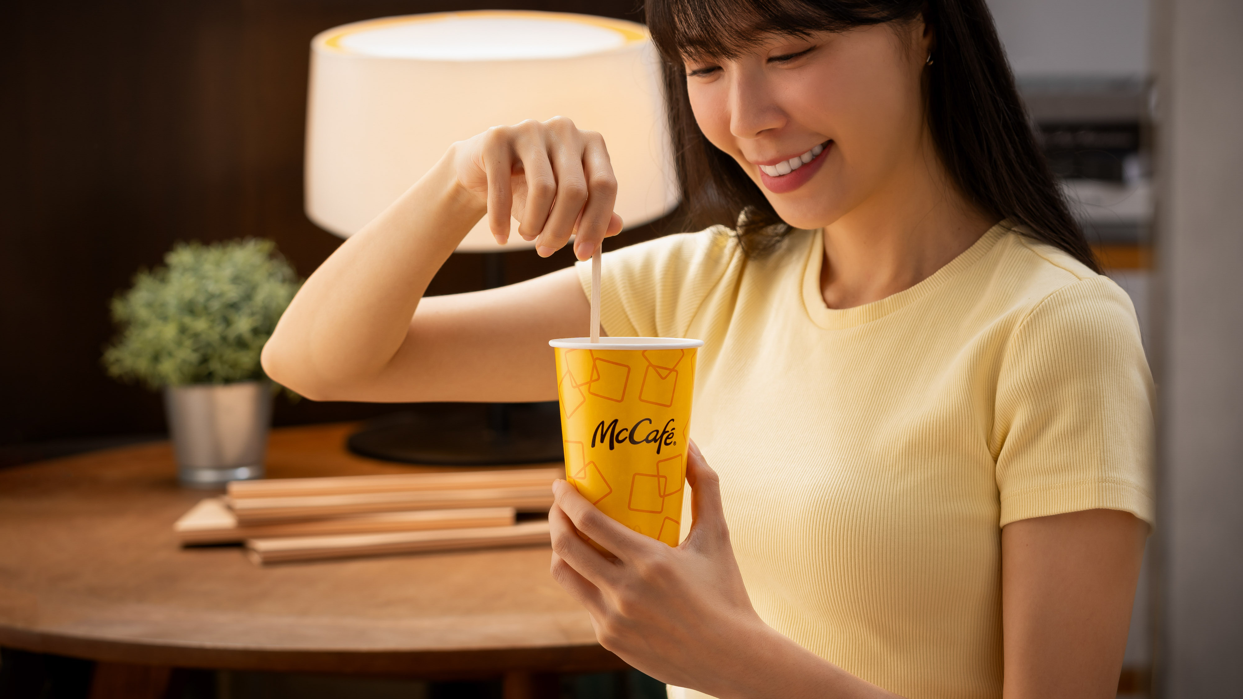 HOT! 麥當勞「微牽絲起司排雙牛堡」、「微牽絲起司排脆豬堡」6月5日至7月9日限期供應，或售完為止：