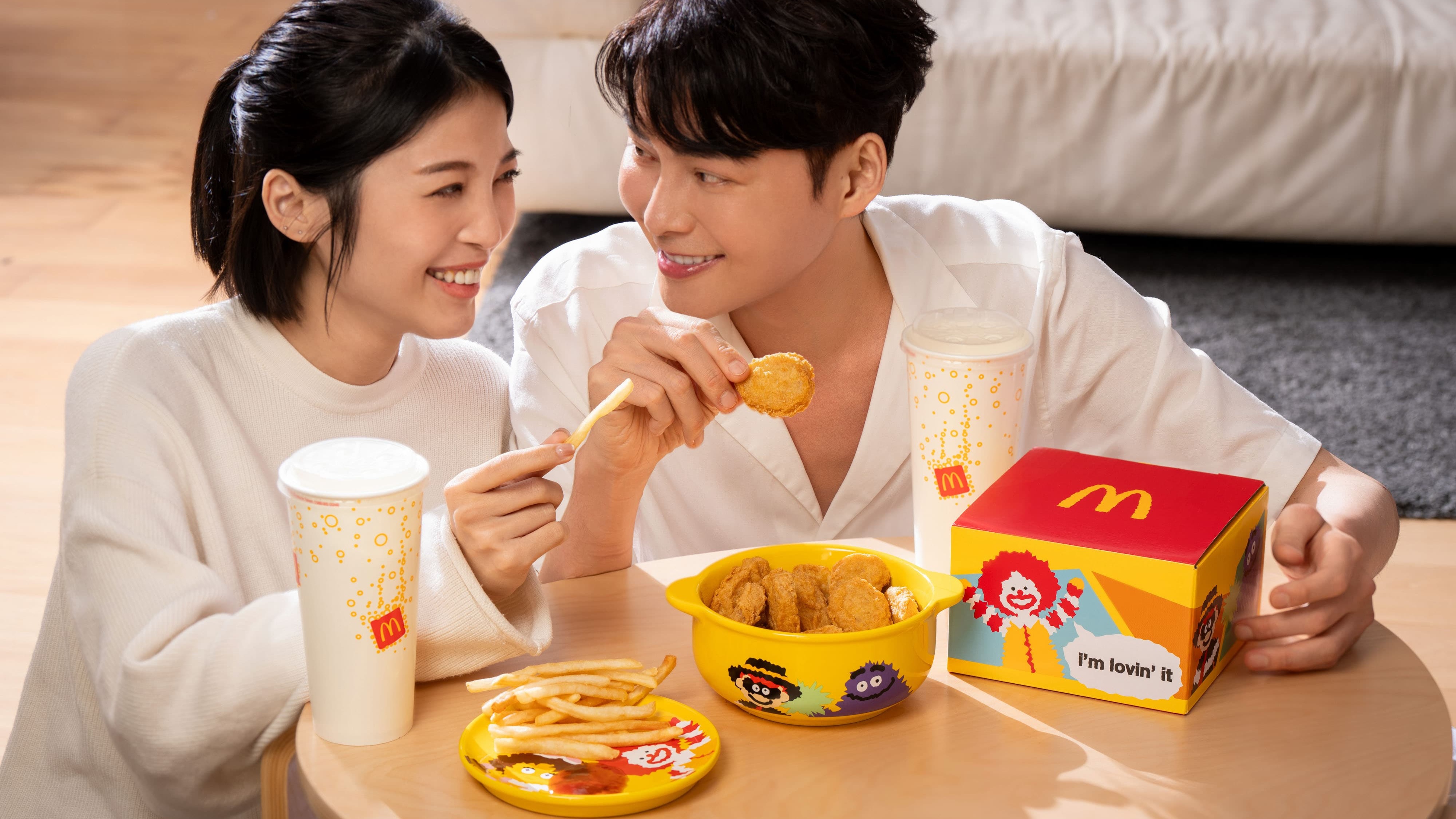 麥粉必收！麥當勞叔叔與好朋友們「抖陣一起陶瓷碗盤組」12/12卡碗依登場